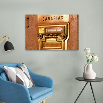 Fente de courrier avec texte espagnol sur la porte, Canary, Espagne, art mural contemporain