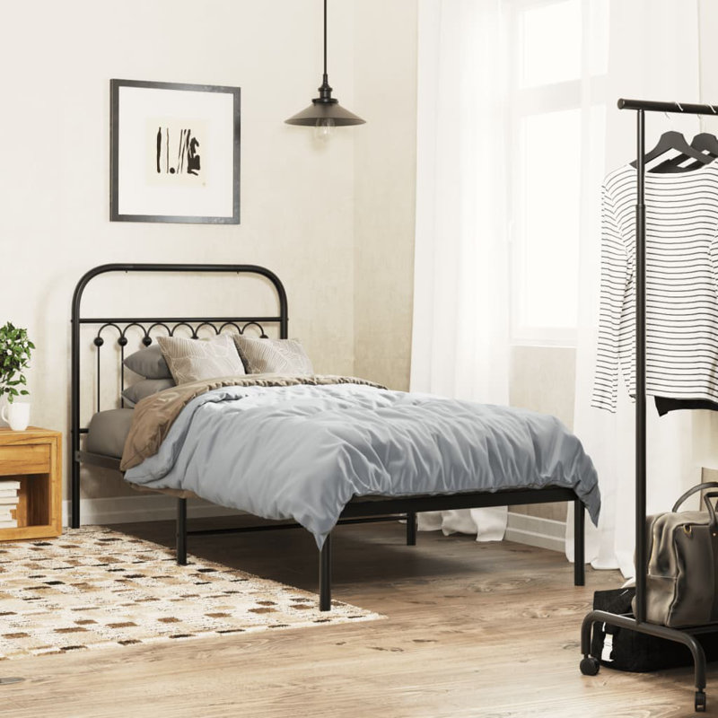 Structure de lit en métal avec tête de lit August Grove®, Noir, 73,6 po x 81,5 po