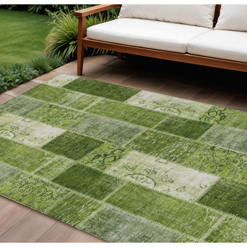 Tapis intérieur / extérieur lavable patchwork vert olive et artichaut 9 pi x 12 pi HomeRoots