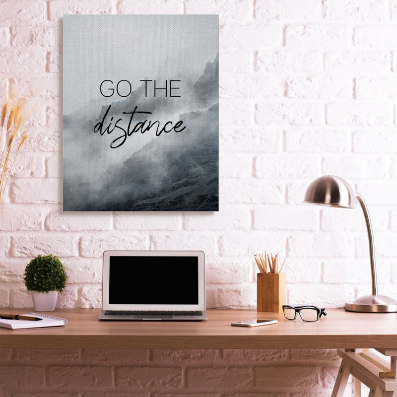 Go the Distance Expression Foggy Cliffside Mountain par Daphne Polselli - impression d'art graphique, Toile tendue