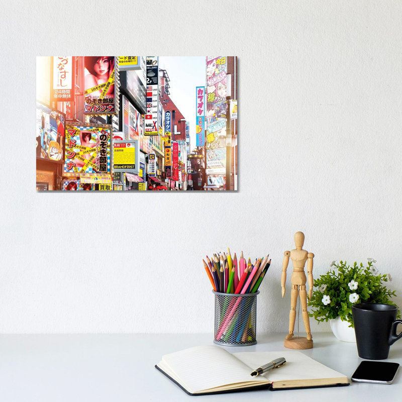 «Tokyo Street Scene» par Philippe Hugonnard - impression sur toile tendue, H 8 po x l 12 po x P 0,75 po