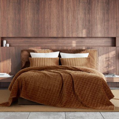 Wonderful Velvet 3-piece reversible quilt set