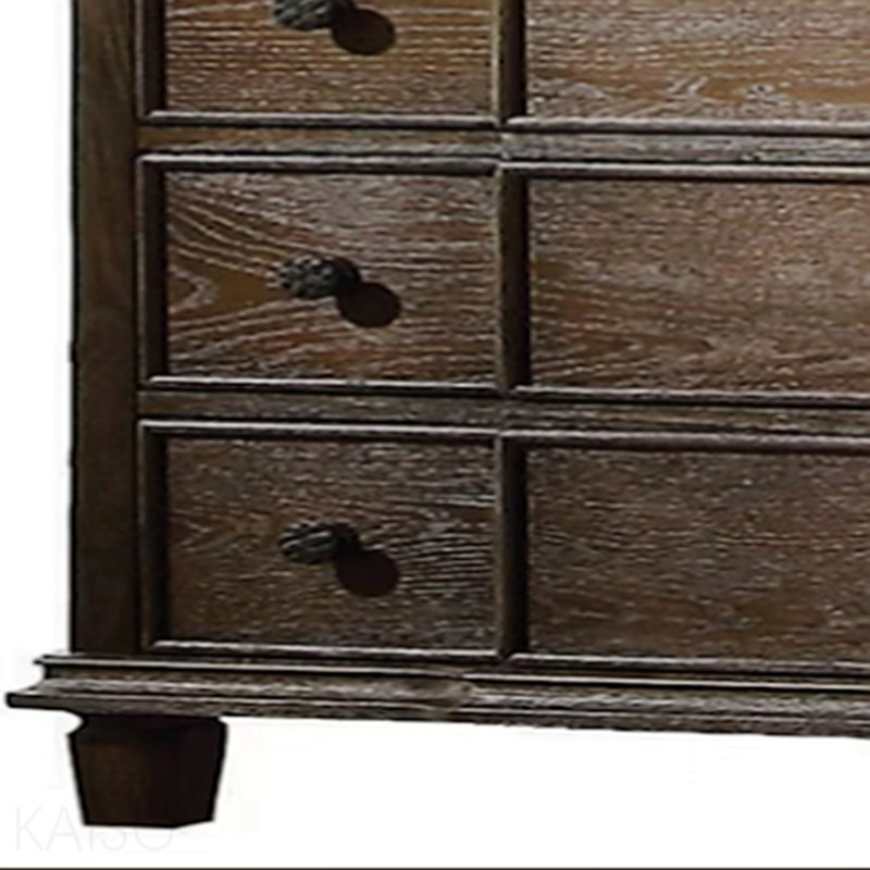 Commode au fini chêne vieilli