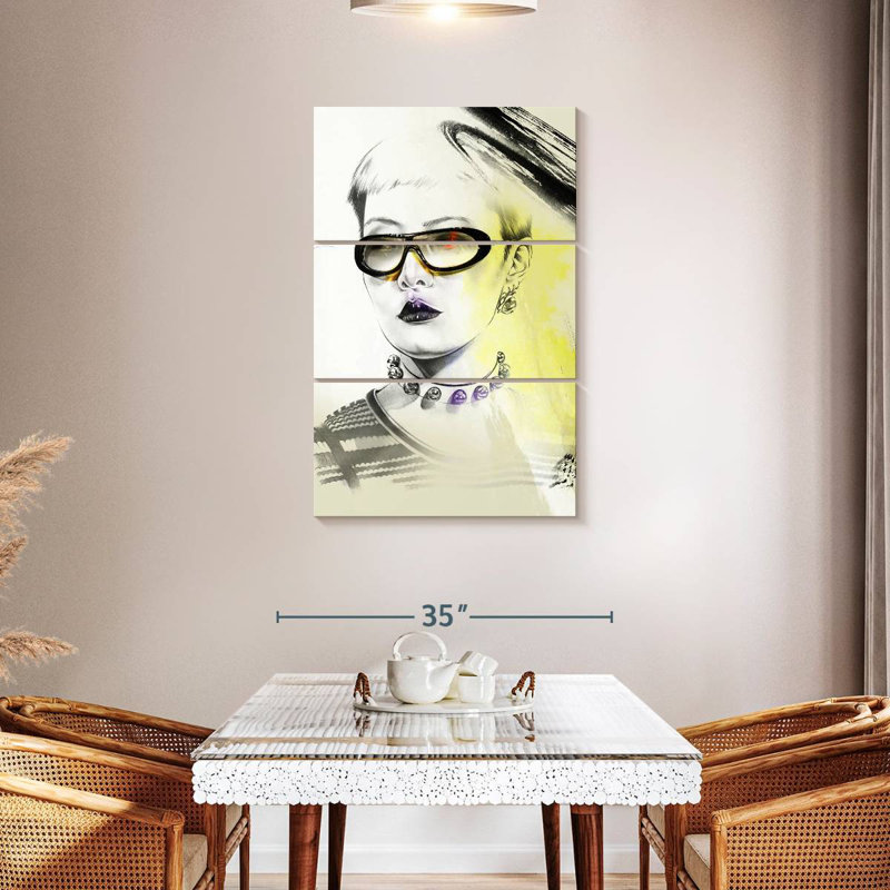 Femme Leisha avec des lunettes, H 45 po x l 28 po