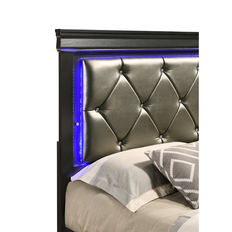 Élégant lit simple en bois gris avec une belle tête de lit pour une chambre à coucher moderne de construction solide et chic