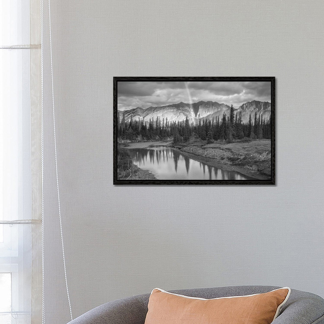 Regenbogen über Fairholme Range und Exshaw Creek, Alberta, Kanada von Tim Fitzharris - Galerie-verpackte Leinwand Giclée...