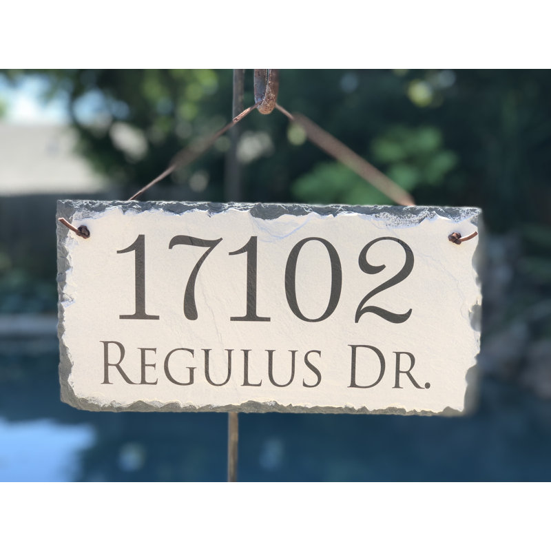 Plaque d'adresse suspendue sur 2 lignes, Montage à 2 trous, Oui