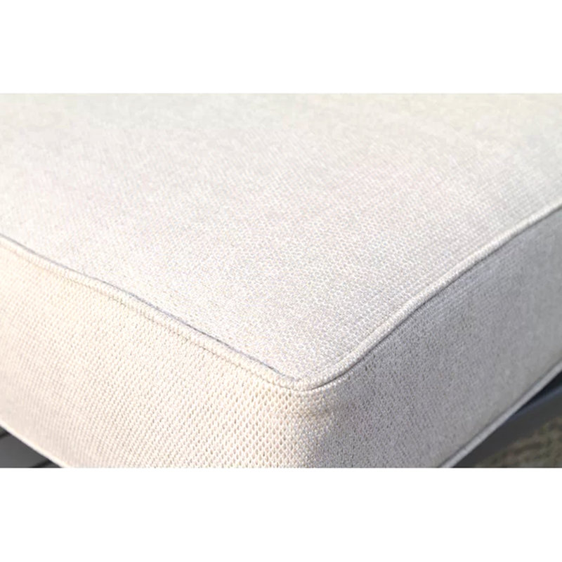 Chaise de patio entièrement assemblée avec coussins