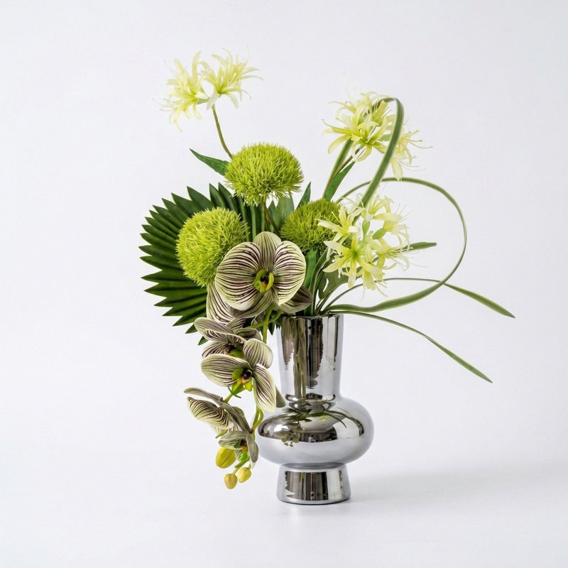 Fleurs artificielles avec vase, Argent