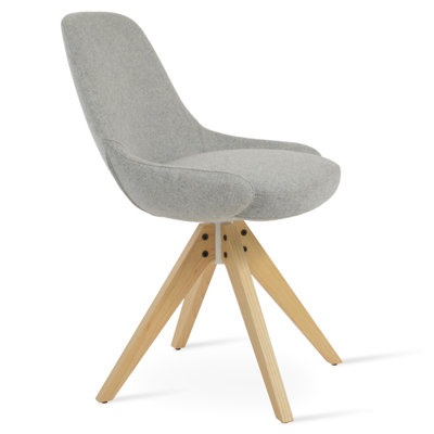Fauteuil en bois en pyramide de regard