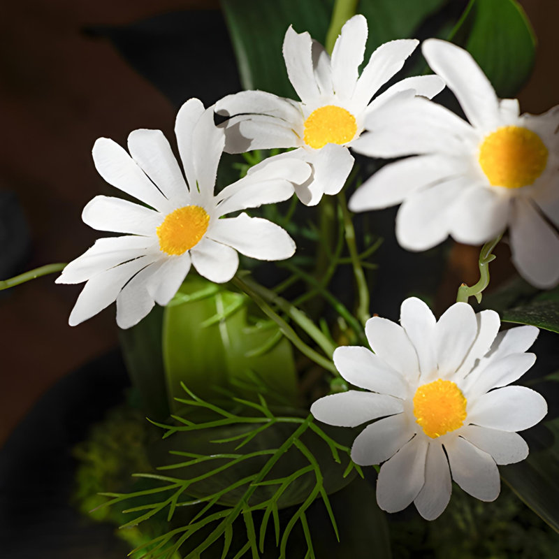 Ornements de fleurs simulées