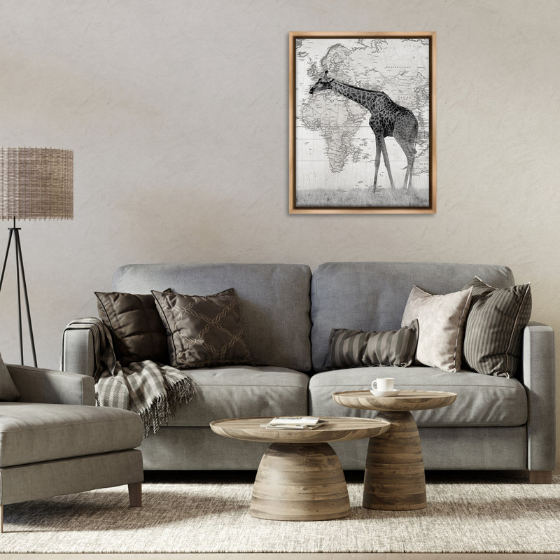 Girafe sauvage avec carte du monde, H 31 po x l 25 po, Cadre flottant orme Montalcino