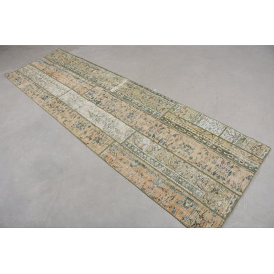 Tapis beige classique en laine à motif patchwork 32,7 x 107,5 po