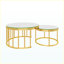 Ensemble de 2 tables basses rondes gigognes à structure circulaire en métal doré avec plateau à finition miroir pour salon et appartement-133491203