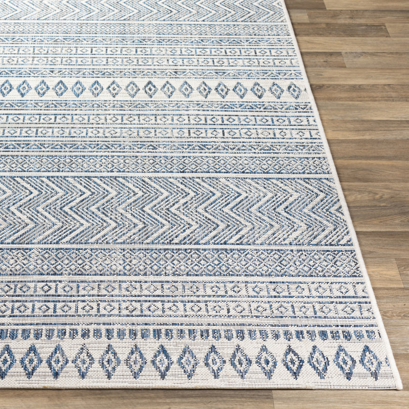 Tapis noir et blanc de style Sud-Ouest pour l'intérieur et l'extérieur Laruth, Rectangle 5 pi 3 po x 7 pi 7 po