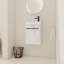 Meuble-lavabo mural 16 po avec lavabo en céramique et porte d'armoire à fermeture en douceur, pour petite salle de bain
