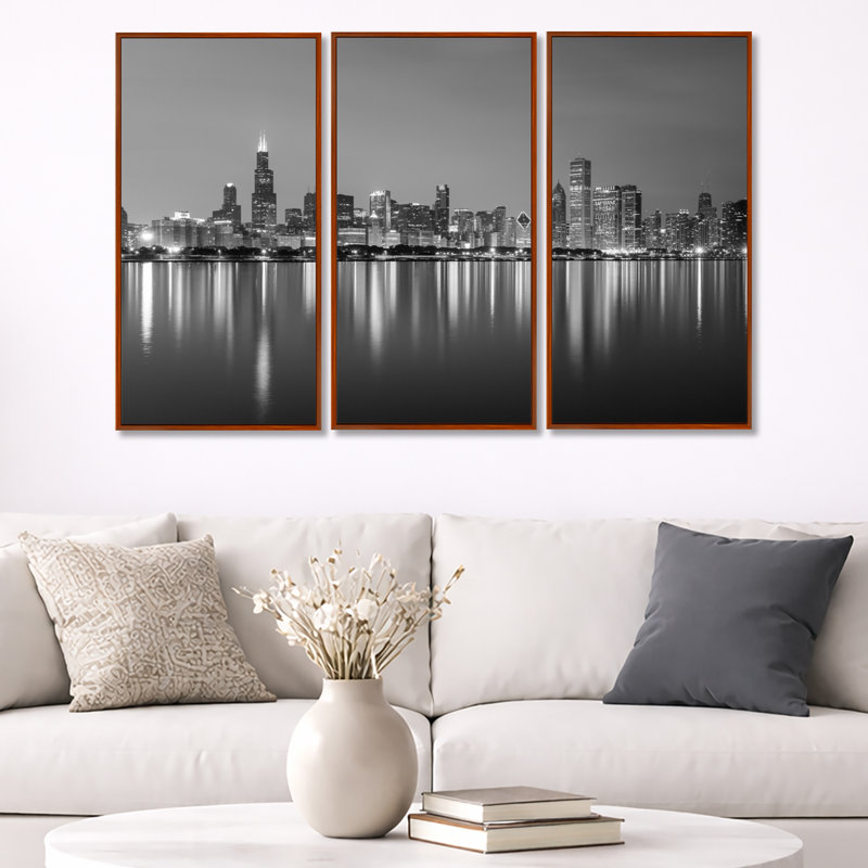 Chicago Skyline at Night, noir et blanc - 3 pièces, cadre photo flottant sur toile, H 32 po x l 48 po, Brun