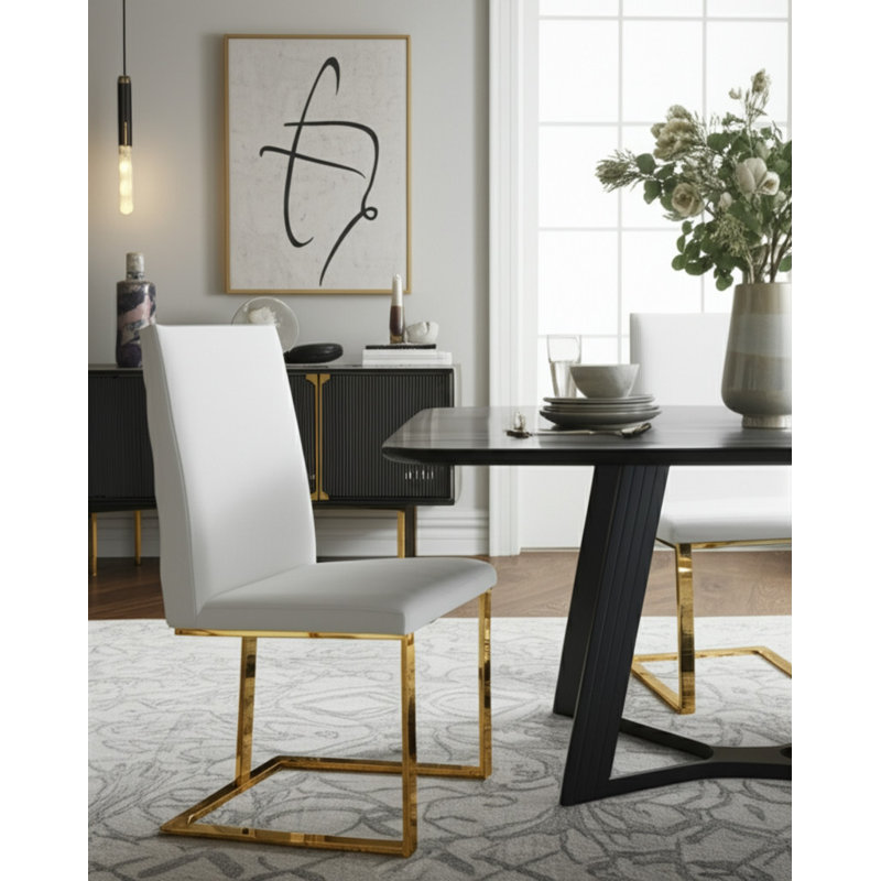 Chaise d'appoint de salle à manger blanche et dorée