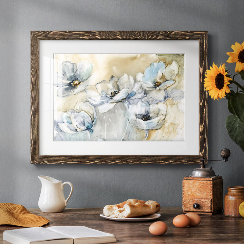Fleurs tendres encadrées sur papier, Noyer, H 22 po x l 32 po x P 1,5 po