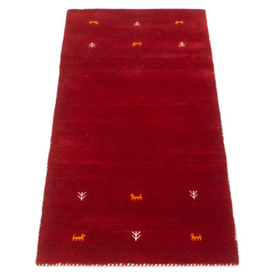 Les tapis Gabbeh sont fabriqués à la main avec des poils très hauts et des motifs très simples et stylisés.