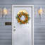 Couronne de fleurs orange vif de 24 pouces avec décoration florale luxuriante avec décorations d'eucalyptus et de fougères