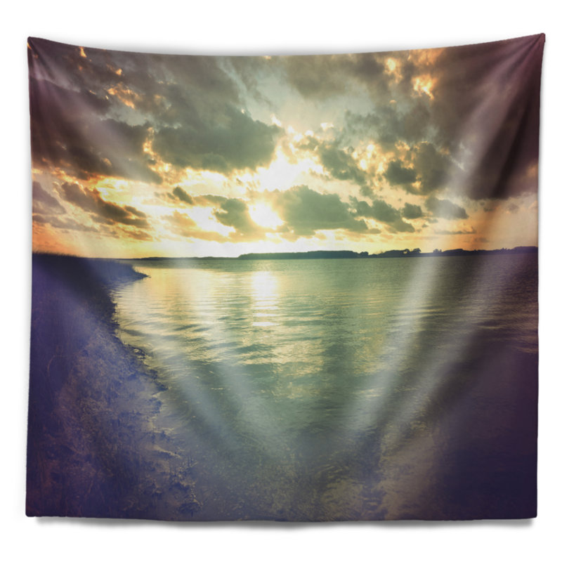 Tapisserie paysage marin foncé avec ciel nuageux, H 32 po x l 39 po