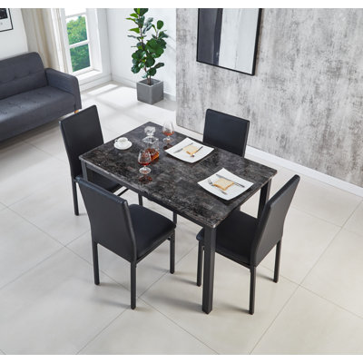 Calmer 4 - Person Dining Set