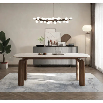 Table en bois massif moderne et durable.