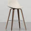 2 tabourets de style Mid-Century - Siège rembourré crème avec placage brun Repose-pieds barre Choix de décor 2 comptoir / hauteur de bar Revêtement, repose-pieds, structure, look