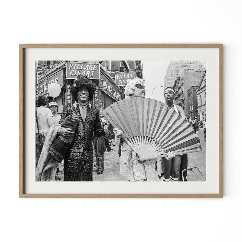 Marsha P. Johnson à Pride March par Barbara Alper, W 40" x H 30", Black Maple