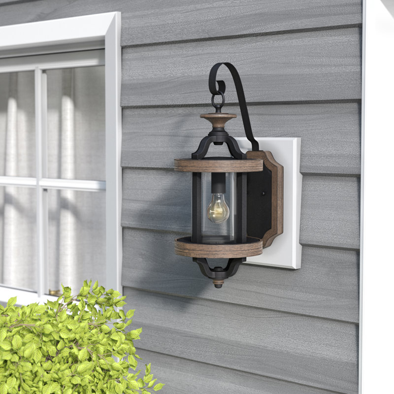 Lanterne murale d'extérieur 1 lumière Eastbourne, H 22,45 po x l 9,1 po x P 11,2 po