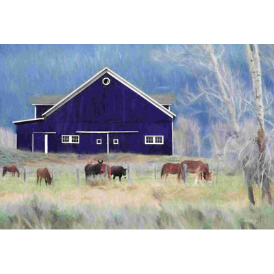 Vieille grange marine avec chevaux