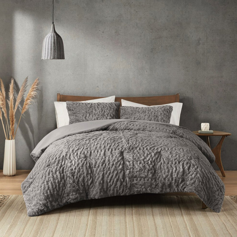 Édredon en fourrure grise douce avec 2 taies décoratives pour une chambre à coucher relaxante