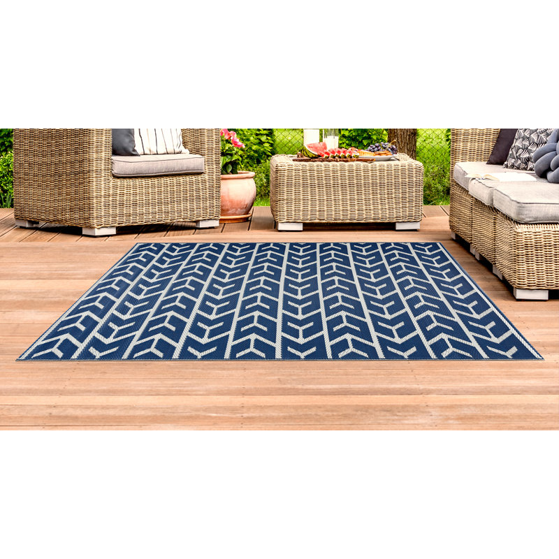 Tapis intérieur / extérieur bleu marine Brezinski, Rectangle de 4 pi x 6 pi