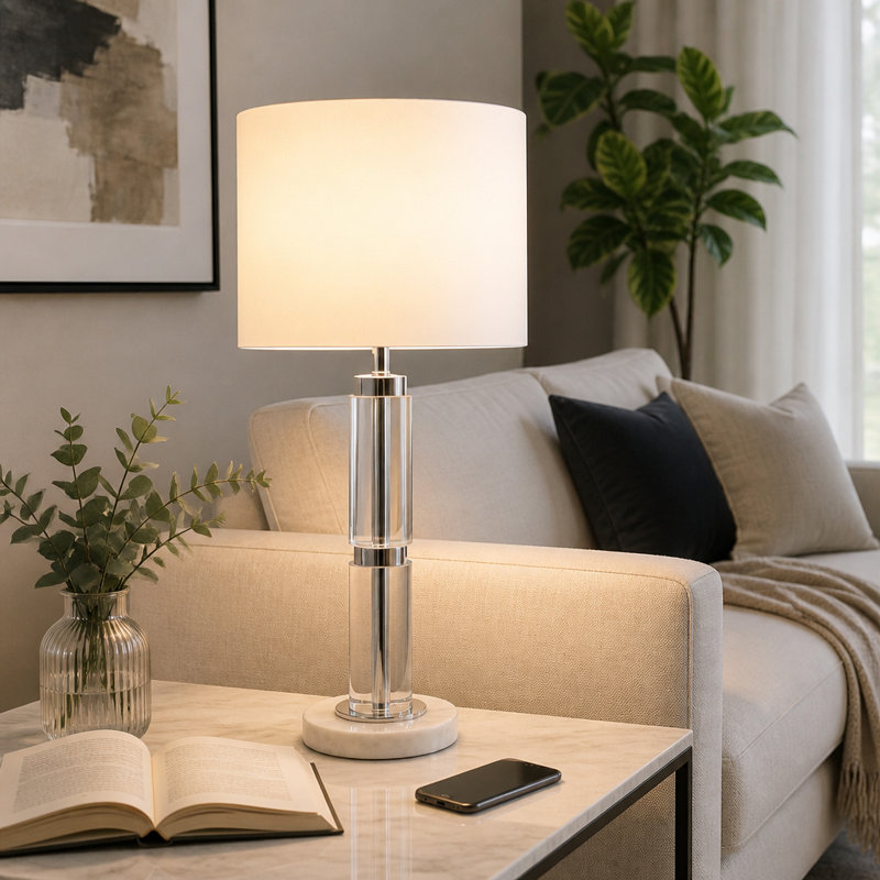 Lampe de table haute en verre avec base en marbre, idéale comme lampe de chevet ou d'appoint sur un bureau ou dans un salon. 68,5 cm (27 po), transparente et blanche.