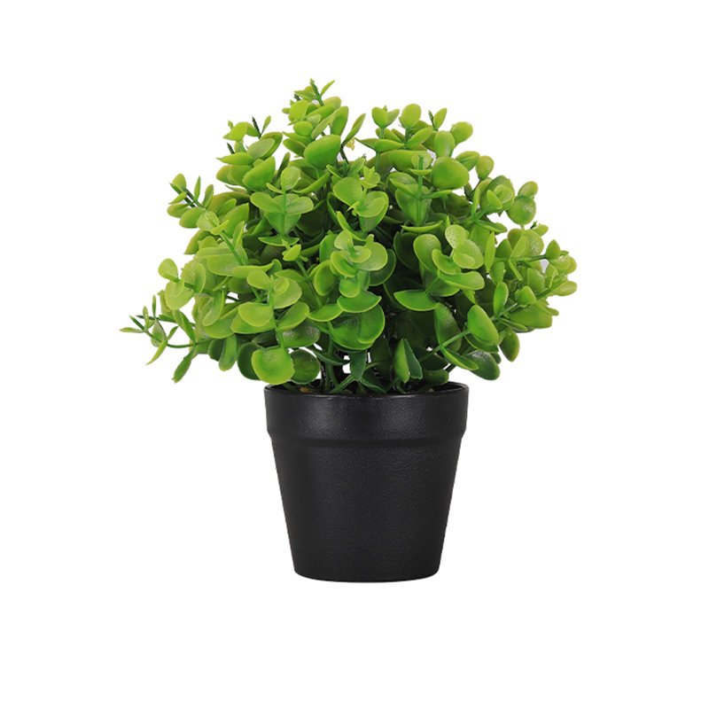 Plante artificielle verte en pot