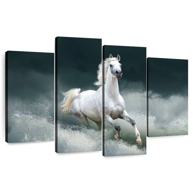 Cheval qui court sur l'eau