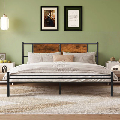 Très grande base de lit avec tête et pied de lit en bois