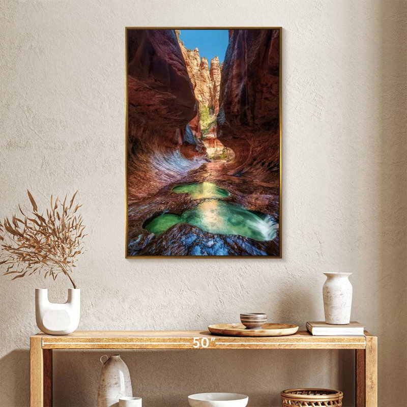 Le fente du métro, Cadre flottant doré, 25" x 37"