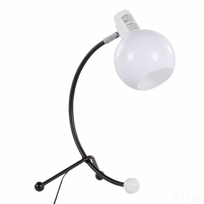 Lampe de travail contemporaine en métal noir et abat-jour en plastique blanc par Lumisource