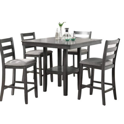 Ensemble de salle à manger 5 pièces à hauteur de comptoir classique, table carrée en bois massif à finition grise avec tablettes de rangement et chaises hautes rembourrées à dossier échelle - gris + bois massif + mousse