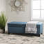 Tissu bleu avec structure de pieds et pieds en bouleau-419376690