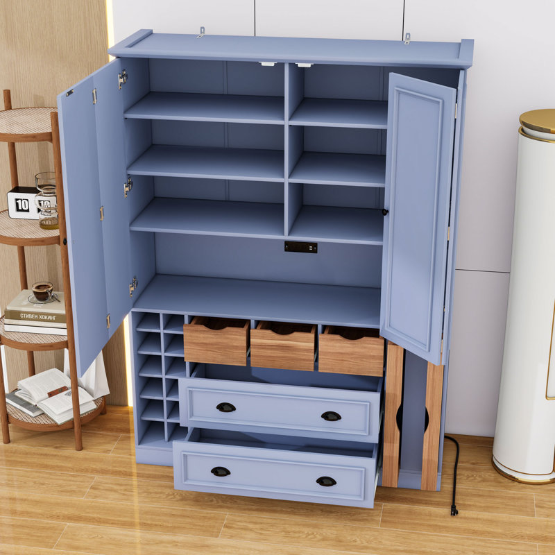 Armoire de cuisine moderne avec tablettes réglables, supports à vin, plateaux de service et prise de courant intégrée, Gray
