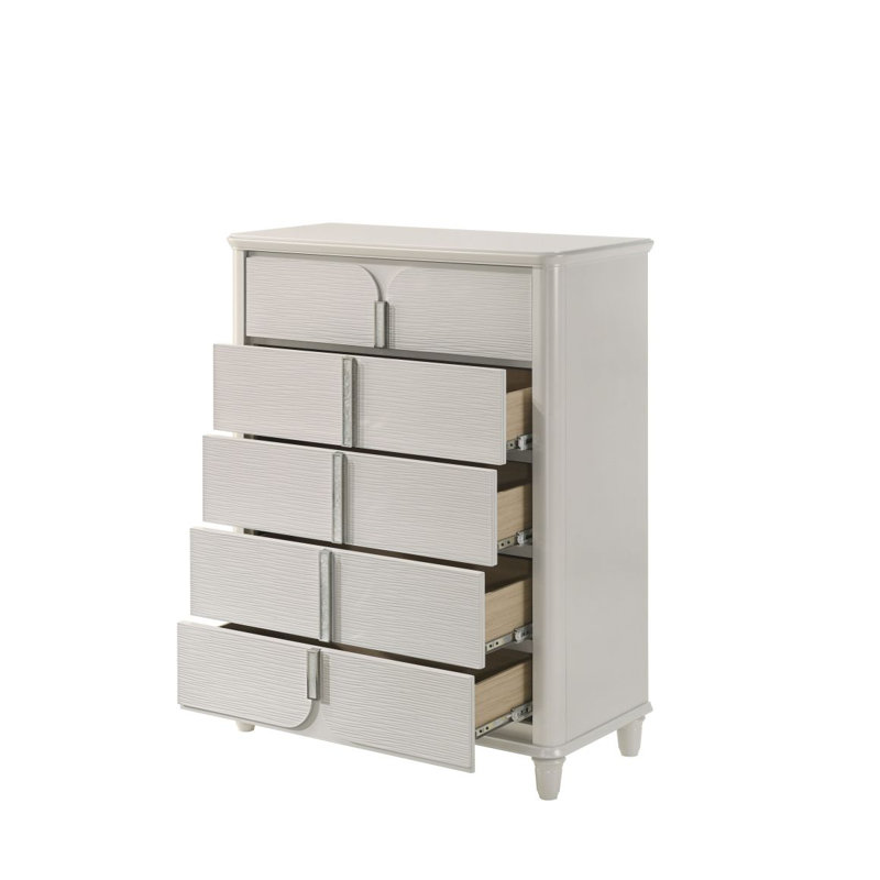 Laveda Chest