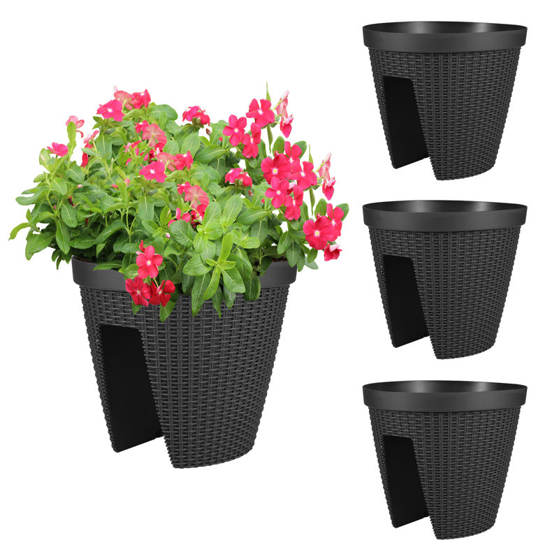 Quindarrius Outdoor Railing Planter, Black