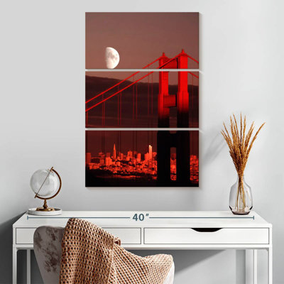 Lilie Golden Gate Moon
