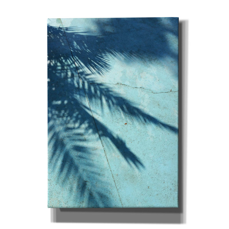 «Turquoise Shadow» par Photoinc Studio, art mural sur toile, H 26 po x l 18 po x P 0,75 po