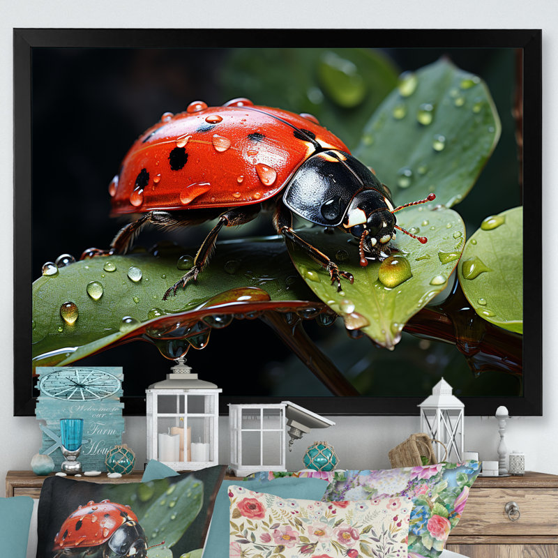 Curious Ladybug Crimson Serenity II, H 24 po x l 32 po x P 1 po, Cadre simple noir