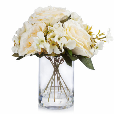 Arrangement floral de roses dans un vase