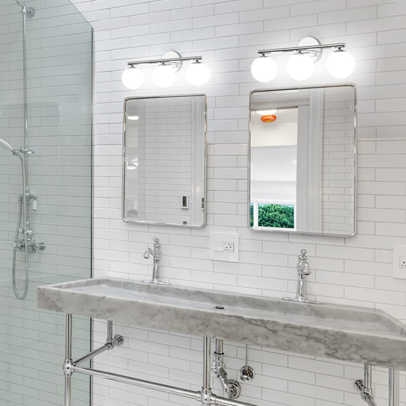 Éclairage pour meuble-lavabo à intensité variable Preisler, Chrome, Trois lumières